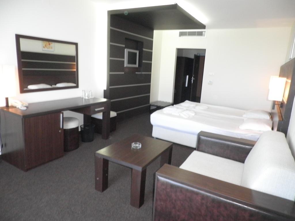 נסבר Hotel Vigo מראה חיצוני תמונה